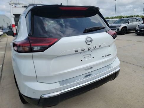 Used 2025 Nissan Rogue Platinum FWD image 4