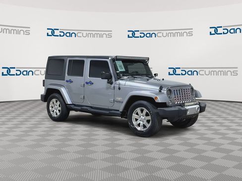 Used 2015 Jeep Wrangler Unlimited Sahara w/ Connectivity Group AWD/4WD image 2