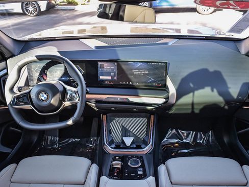 Used 2025 BMW X3 xDrive30i w/ Convenience Package image 12