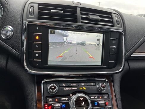 Used 2018 Lincoln Continental Reserve w/ Continental Climate Package image 42