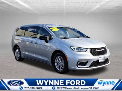 Used 2024 Chrysler Pacifica Touring-L