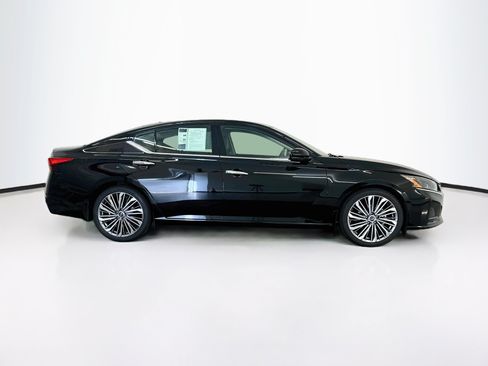 Used 2024 Nissan Altima 2.5 SL FWD image 10