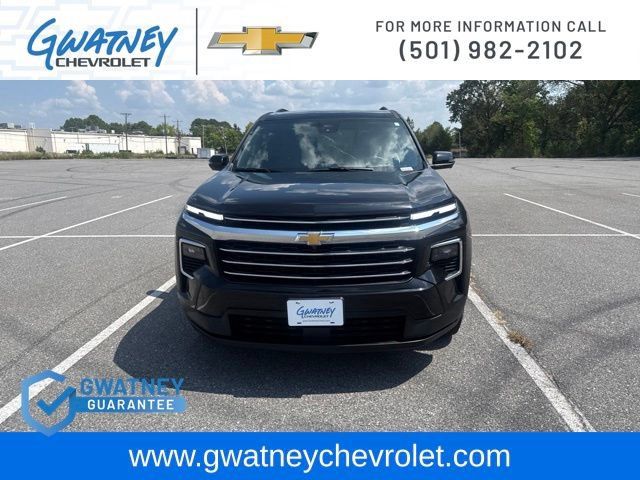 Used 2024 Chevrolet Traverse LT FWD image 2