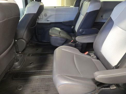 Used 2021 Toyota Sienna XSE w/ XSE Plus Package image 14
