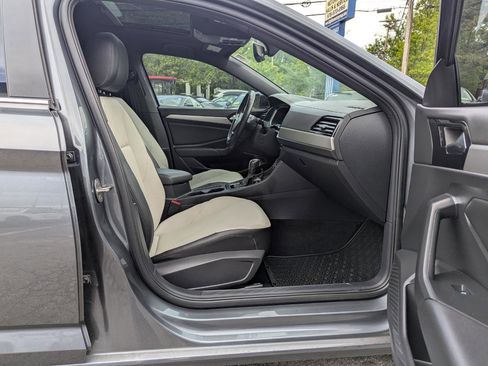 Used 2020 Volkswagen Jetta R-Line FWD image 32