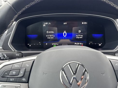 Used 2024 Volkswagen Tiguan SE image 12