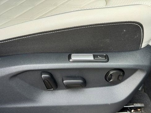 Used 2025 Volkswagen Atlas Cross Sport SEL Premium R-Line image 26