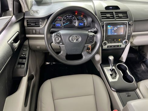 Used 2013 Toyota Camry LE image 19