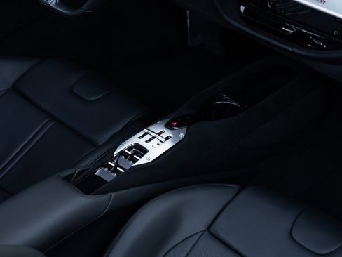 Used 2025 Ferrari SF90 Spider image 30