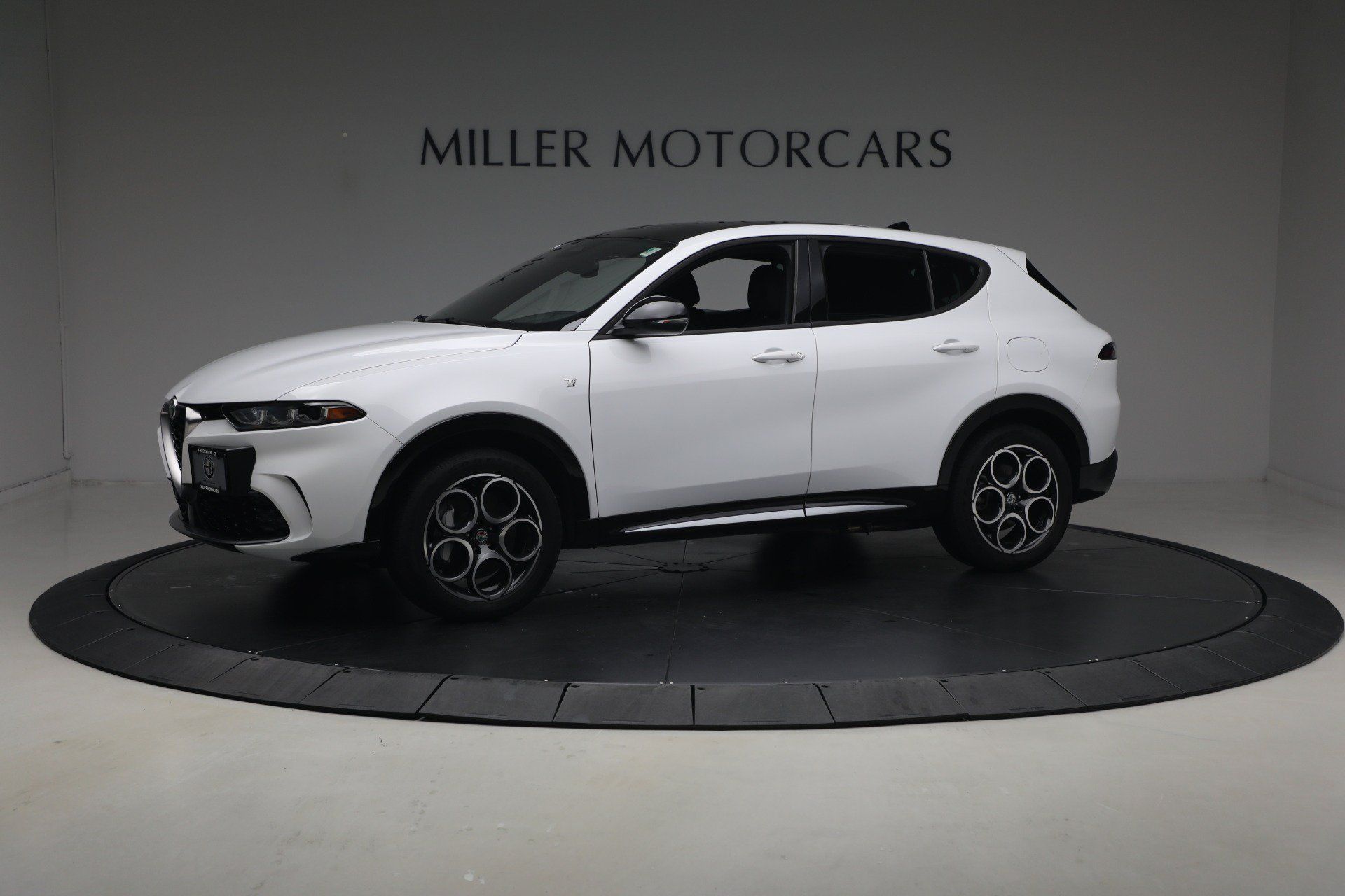 Used 2024 Alfa Romeo Tonale Ti w/ Premium Interior Package AWD/4WD image 1