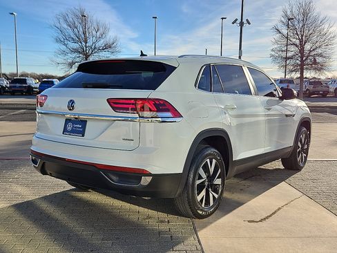 Certified 2023 Volkswagen Atlas Cross Sport SE image 3