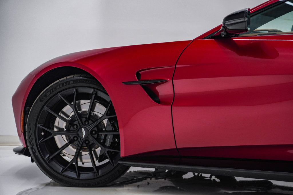 Used 2025 Aston Martin V8 Vantage Coupe RWD image 14