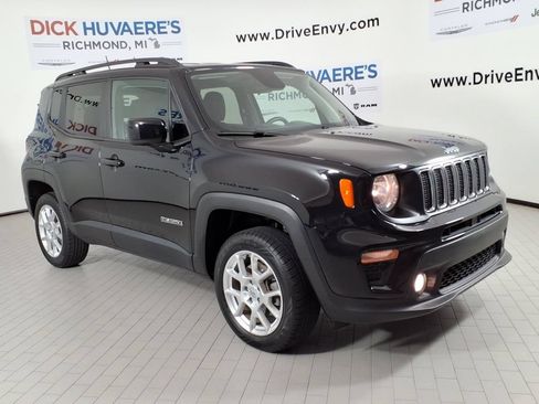 Used 2020 Jeep Renegade Latitude w/ Cold Weather Group AWD/4WD image 3