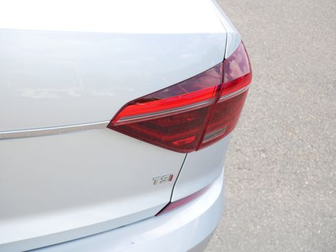 Used 2017 Volkswagen Passat 1.8T SE FWD image 18