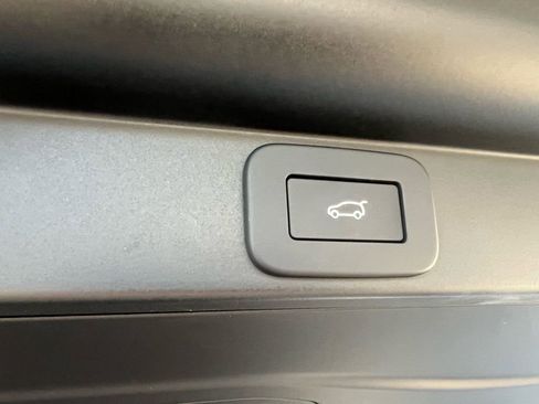 New 2026 Land Rover Range Rover SV image 28