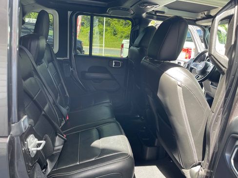 Used 2018 Jeep Wrangler Unlimited Sahara w/ Dual Top Group AWD/4WD image 29