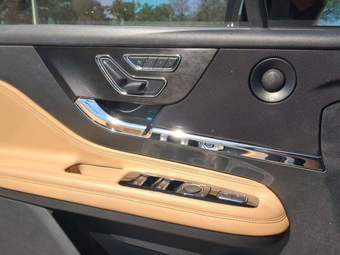 Used 2022 Lincoln Corsair Reserve w/ Luxury Package image 12