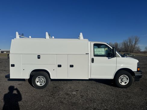 New 2025 Chevrolet Express 3500 w/ Power Convenience Package image 8