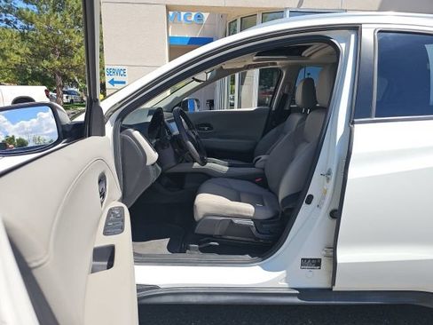 Used 2018 Honda HR-V EX-L image 9