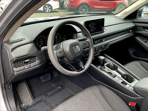 Used 2025 Honda Accord SE image 18
