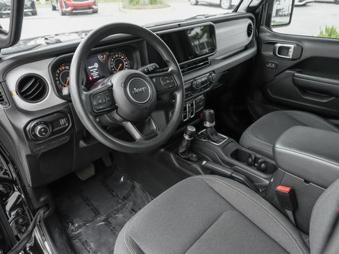 Used 2024 Jeep Gladiator Sport AWD/4WD image 8