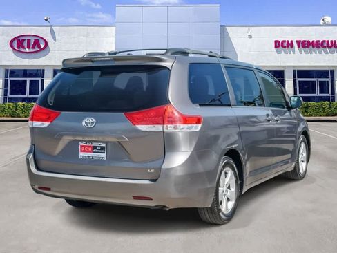 Used 2012 Toyota Sienna LE w/ Towing Pkg FWD image 4