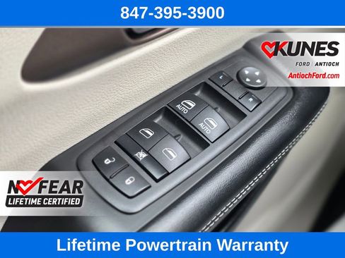 Used 2022 Chrysler Voyager LX image 43