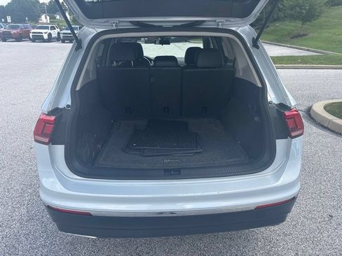 Used 2018 Volkswagen Tiguan SE w/ Panoramic Sunroof Package AWD/4WD image 6