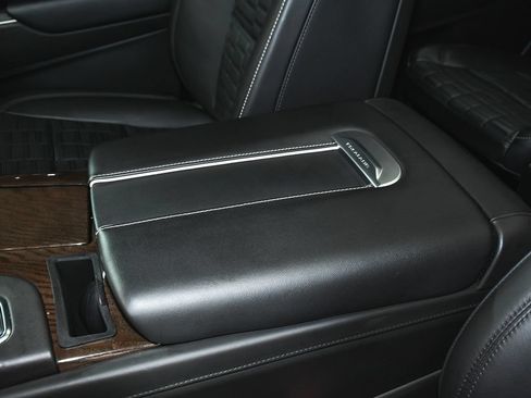 Used 2023 Cadillac Escalade Premium Luxury Platinum AWD/4WD image 41