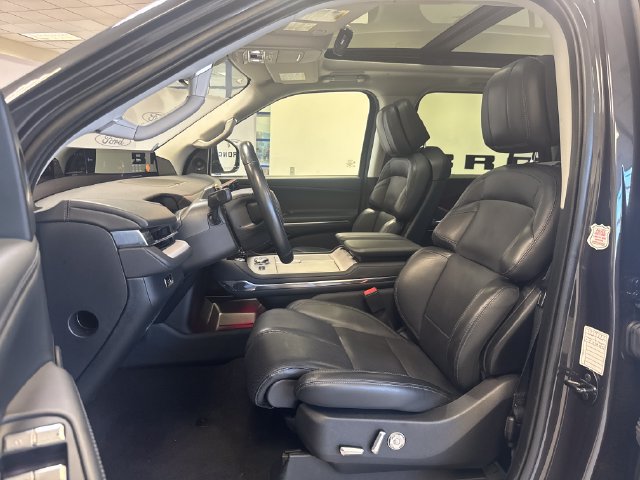Used 2025 Lincoln Navigator Reserve AWD/4WD image 9