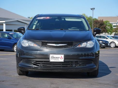 Used 2020 Chrysler Voyager L FWD image 8