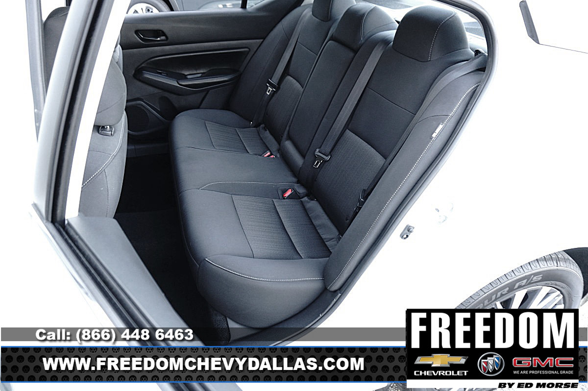 Used 2025 Nissan Altima 2.5 SV FWD image 10