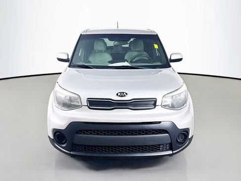Used 2018 Kia Soul w/ Convenience Package FWD image 2