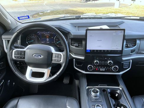 Used 2024 Ford Expedition Max XLT image 13