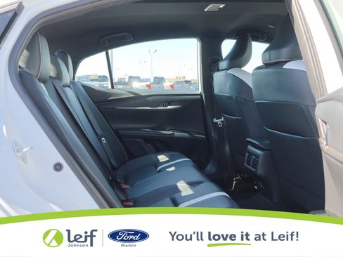 Used 2025 Toyota Camry SE image 31