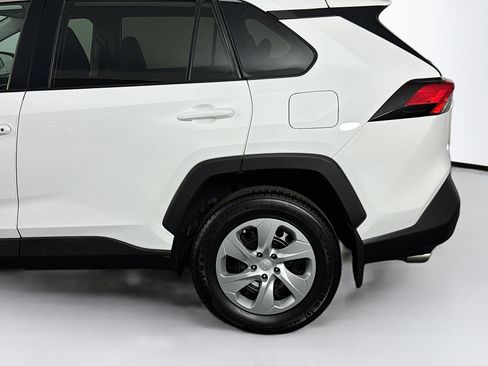 Used 2021 Toyota RAV4 LE AWD/4WD image 38