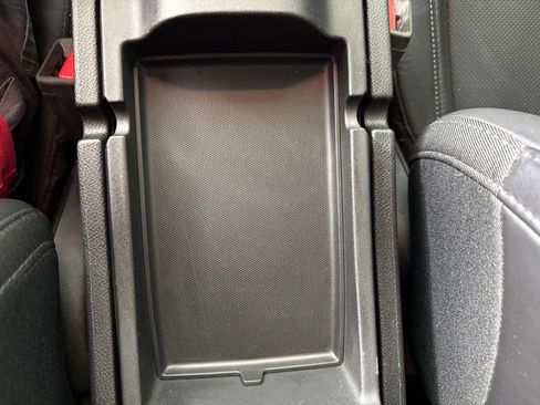 Used 2019 Jeep Cherokee Limited AWD/4WD image 23