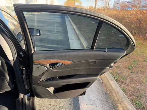 Used 2007 Mercedes-Benz E 350 4MATIC Sedan image 22