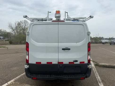 Used 2016 Ford Transit 250 130 Low Roof RWD image 6
