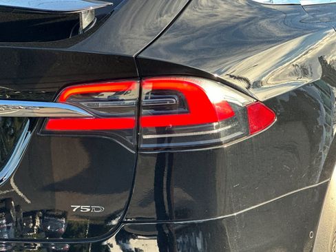Used 2018 Tesla Model X 75D image 26