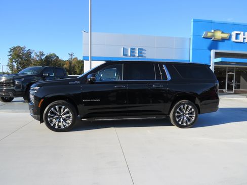 New 2026 Chevrolet Suburban High Country w/ Sun And Tow Package image 2