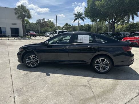 Used 2024 Volkswagen Jetta SE FWD image 17