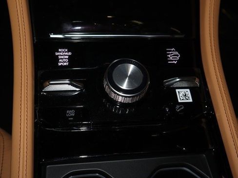 New 2022 Jeep Grand Cherokee Summit image 11