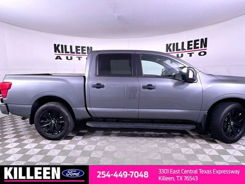 Used 2023 Nissan Titan SV w/ SV Convenience Package image 9