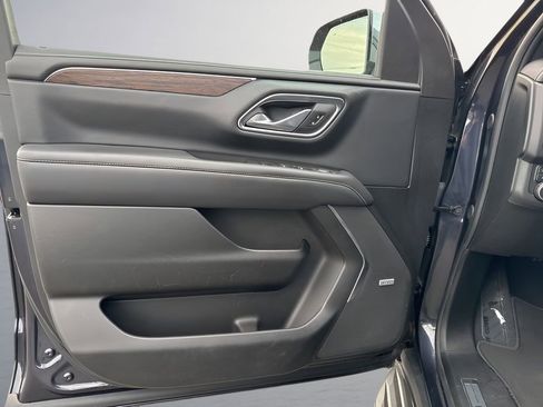 Used 2023 Chevrolet Suburban Premier AWD/4WD image 28