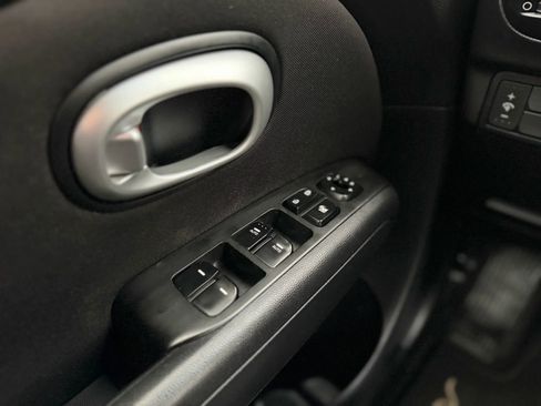 Used 2015 Kia Soul + image 16