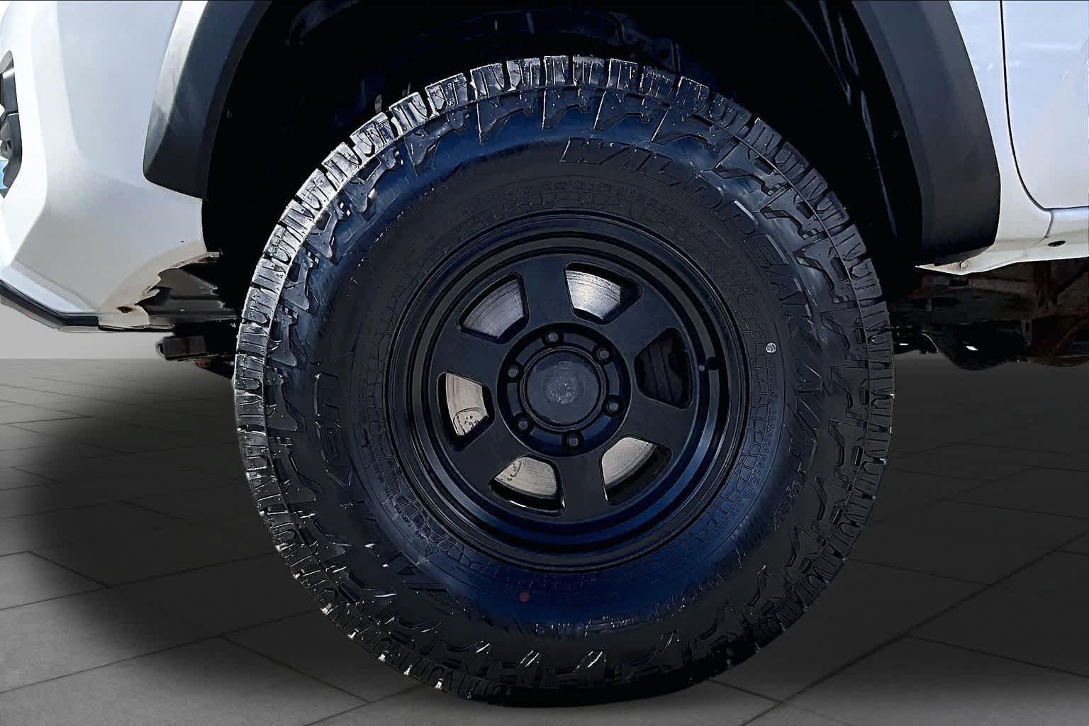 Used 2017 Toyota Tacoma TRD Pro AWD/4WD image 10