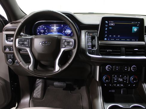 Used 2024 Chevrolet Suburban Z71 w/ Luxury Package image 2