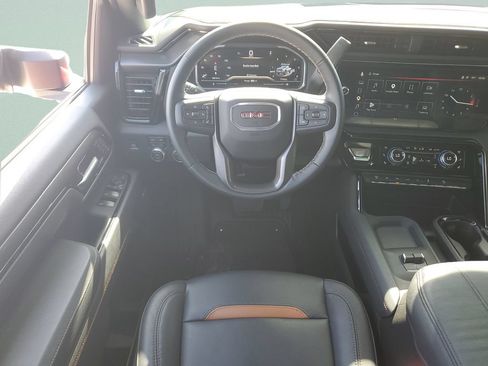Used 2025 GMC Sierra 2500 AT4 w/ AT4 Premium Plus Package AWD/4WD image 12