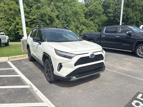 Used 2022 Toyota RAV4 XSE AWD/4WD image 3